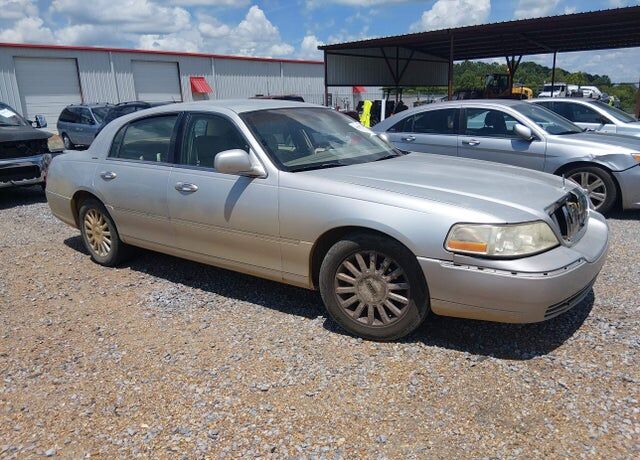 2004 LINCOLN Town Car