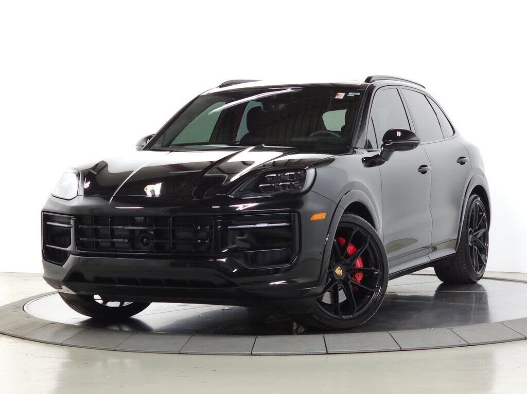 2025 PORSCHE Cayenne