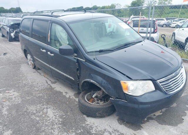 2014 CHRYSLER Town and Country