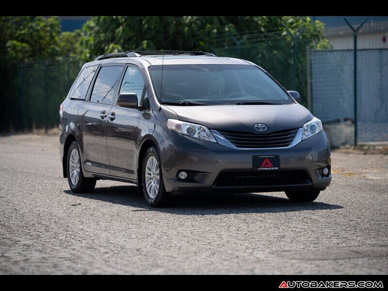 2013 TOYOTA Sienna