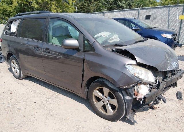 2016 TOYOTA Sienna