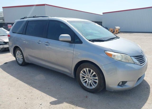 2012 TOYOTA Sienna