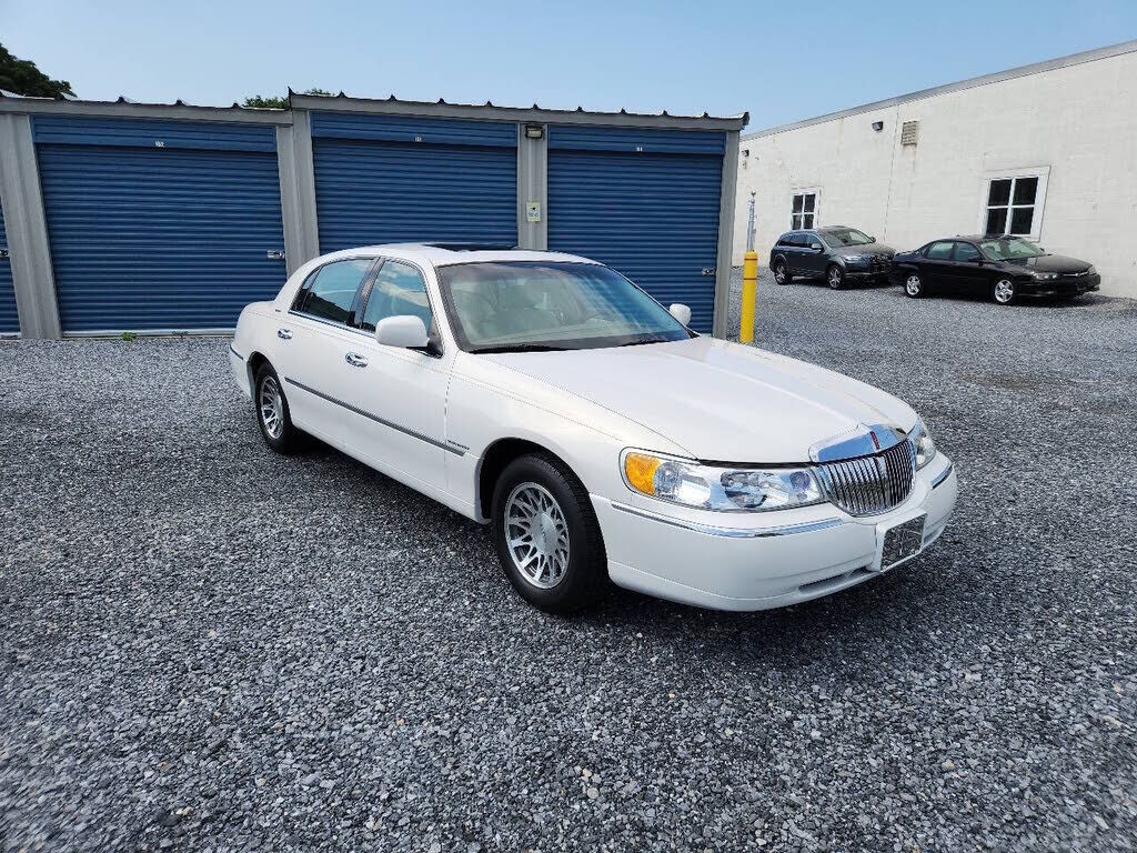 2001 LINCOLN Town Car