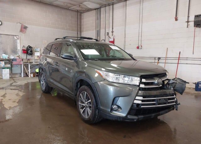 2017 TOYOTA Highlander