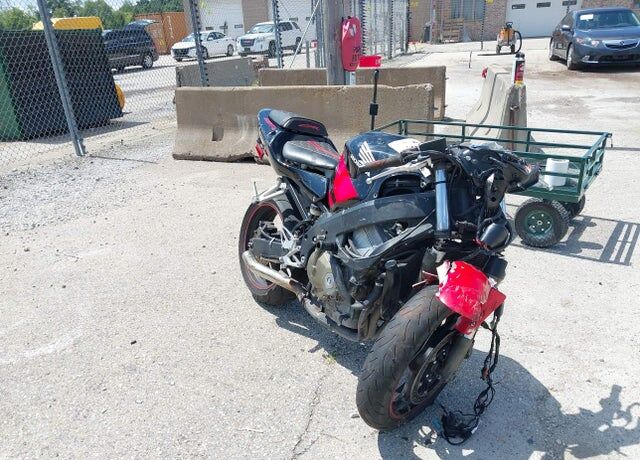 2001 HONDA CB