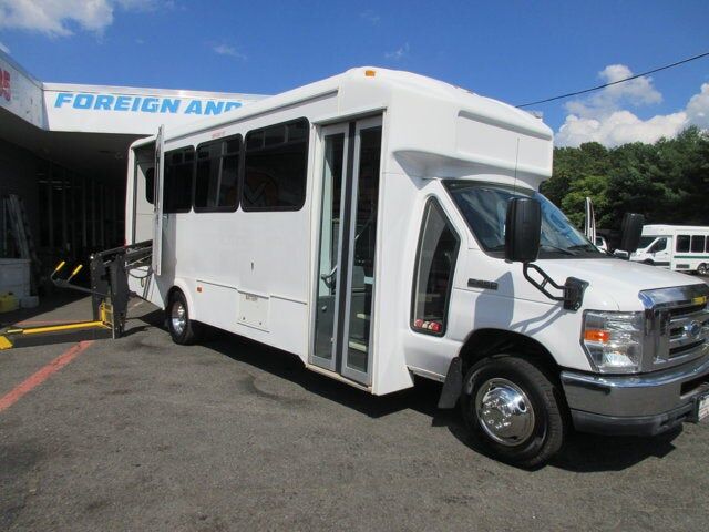 2013 FORD E-450