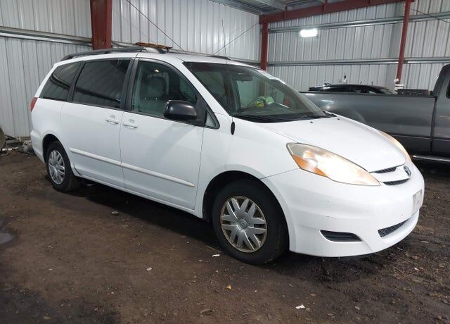 2010 TOYOTA Sienna