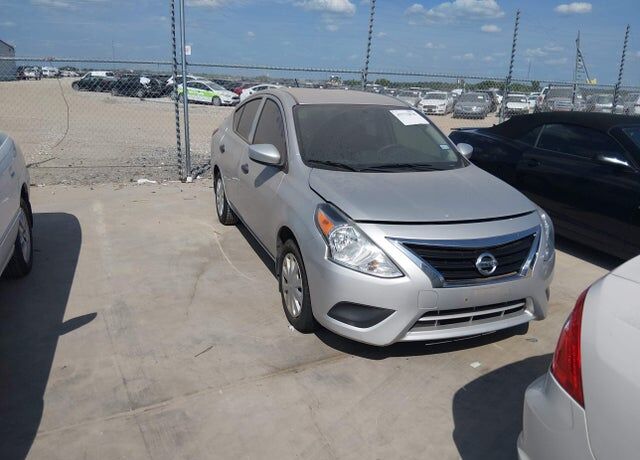 2017 NISSAN Versa