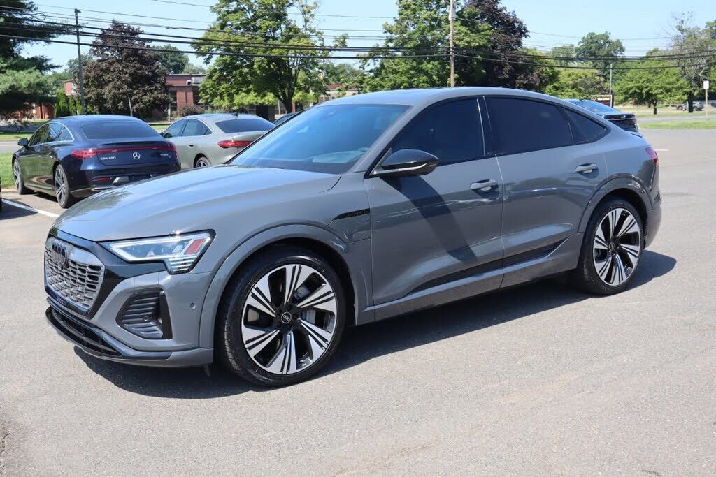 2024 AUDI Q8
