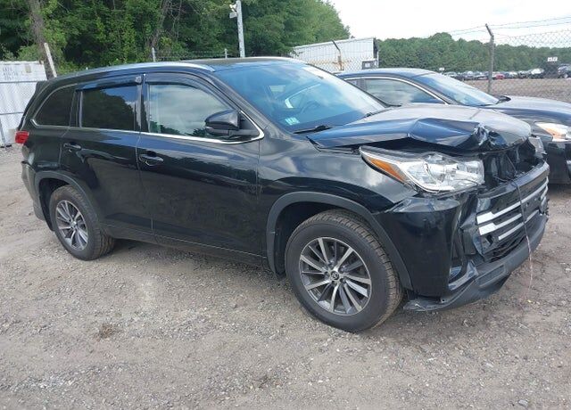 2017 TOYOTA Highlander