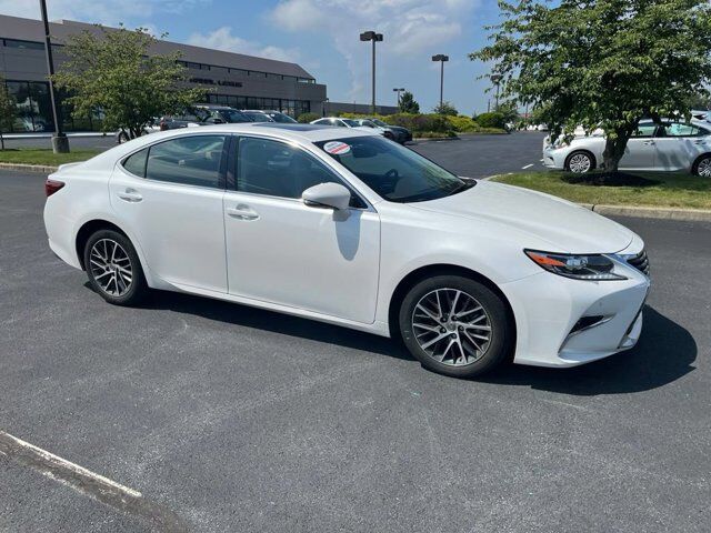 2017 LEXUS ES