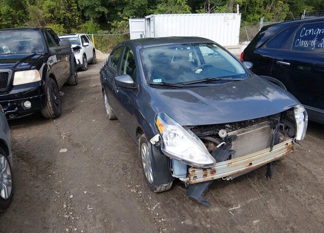 2016 NISSAN Versa