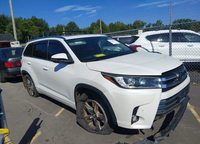 2017 TOYOTA Highlander