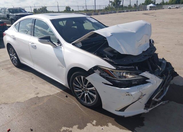 2019 LEXUS ES