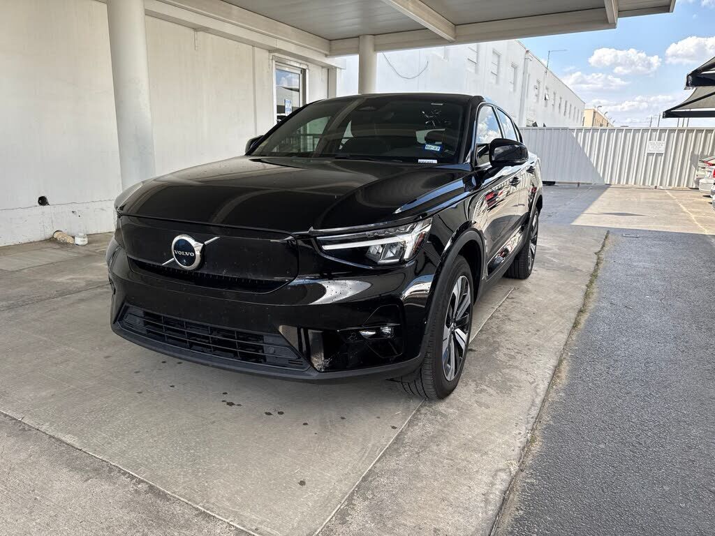 2023 VOLVO C40