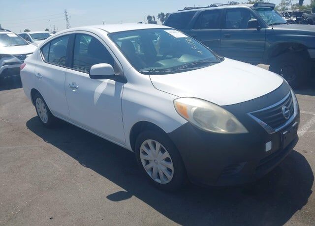 2014 NISSAN Versa