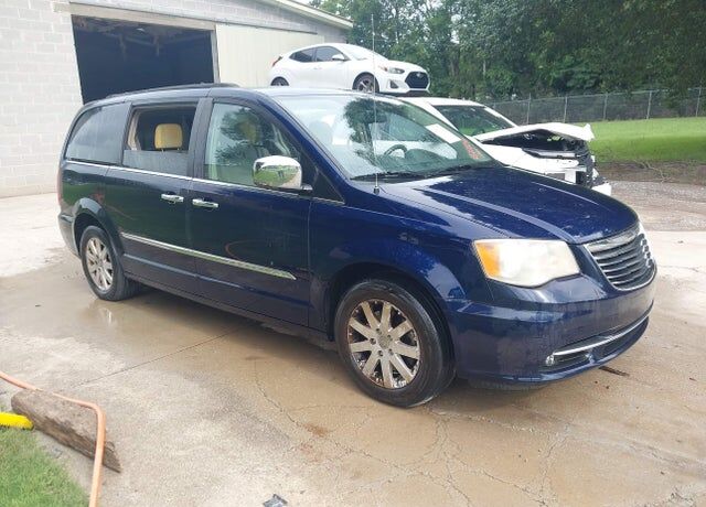 2012 CHRYSLER Town and Country