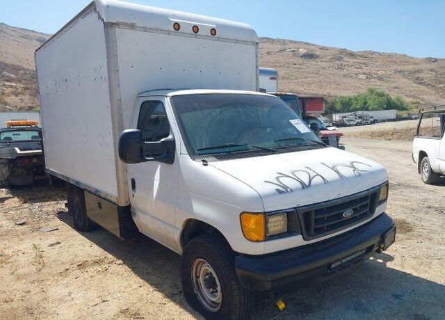 2005 FORD E-350