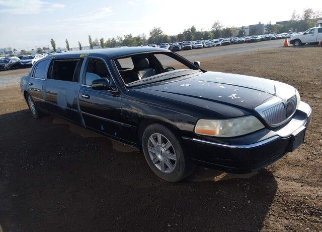 2005 LINCOLN Town Car
