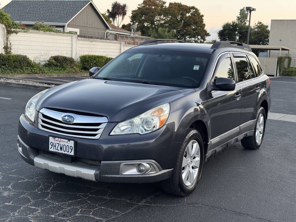 2011 SUBARU Outback