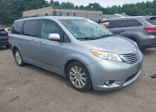 2016 TOYOTA Sienna