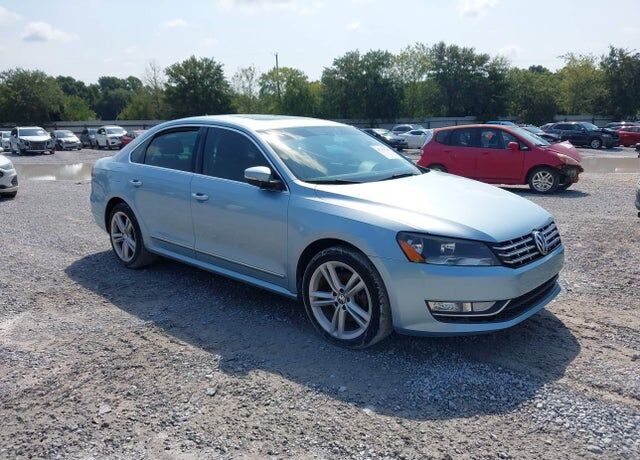 2013 VOLKSWAGEN Passat