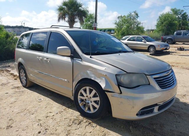 2013 CHRYSLER Town and Country