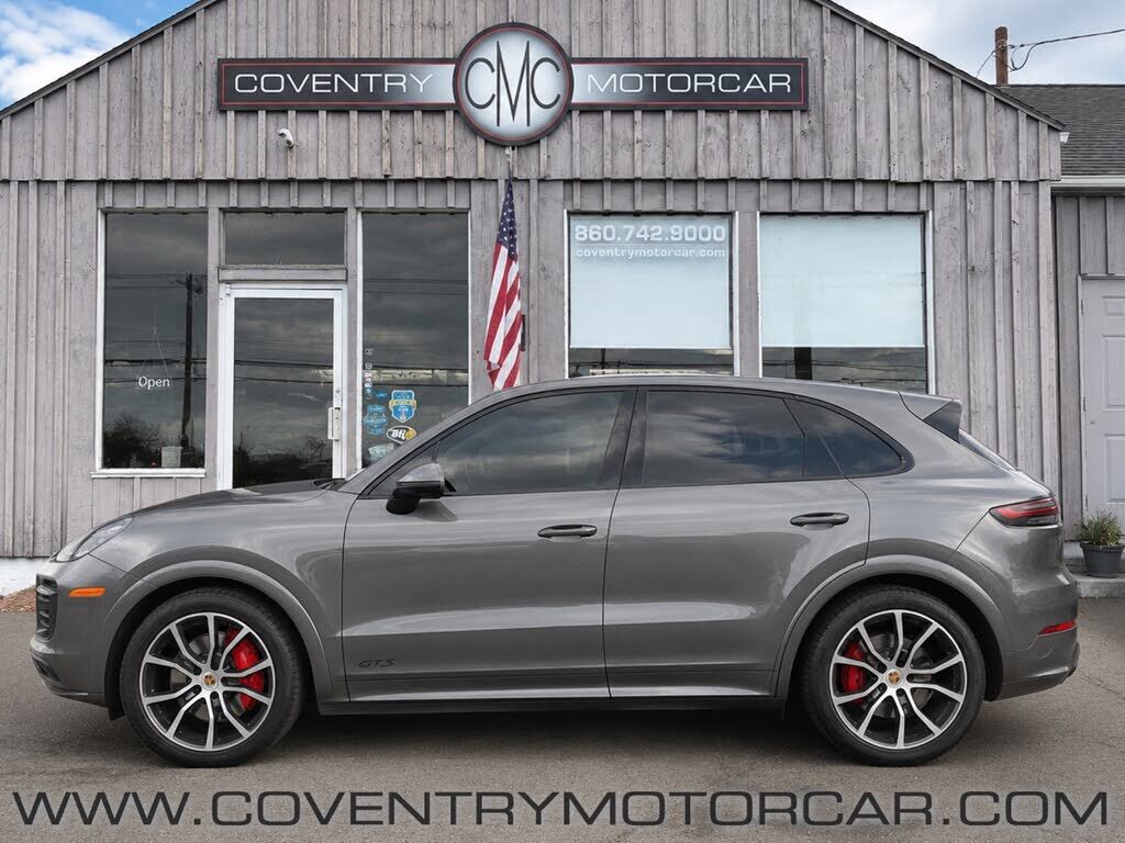 2022 PORSCHE Cayenne