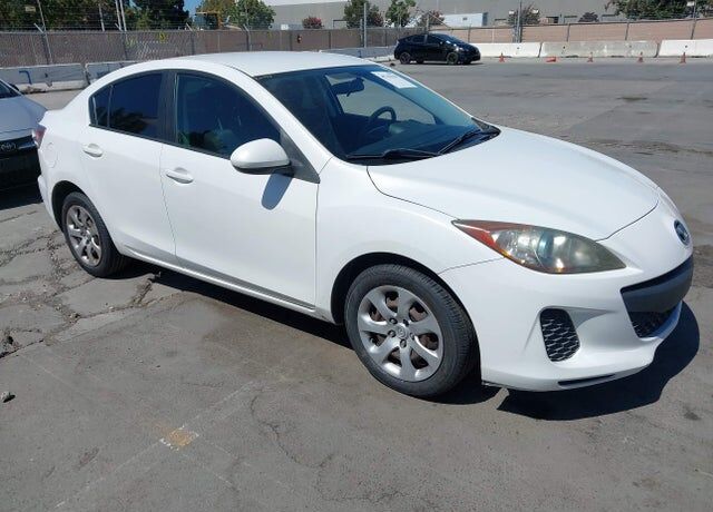 2013 MAZDA Mazda3