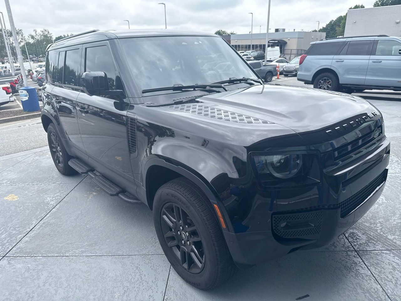 2025 LAND ROVER Defender