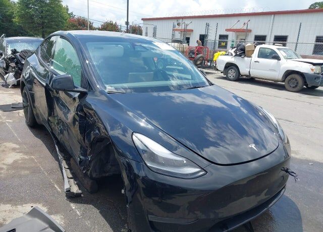 2024 TESLA Model Y