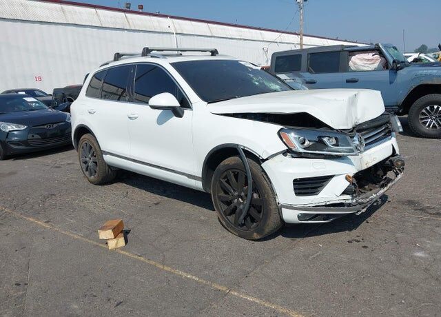 2017 VOLKSWAGEN Touareg