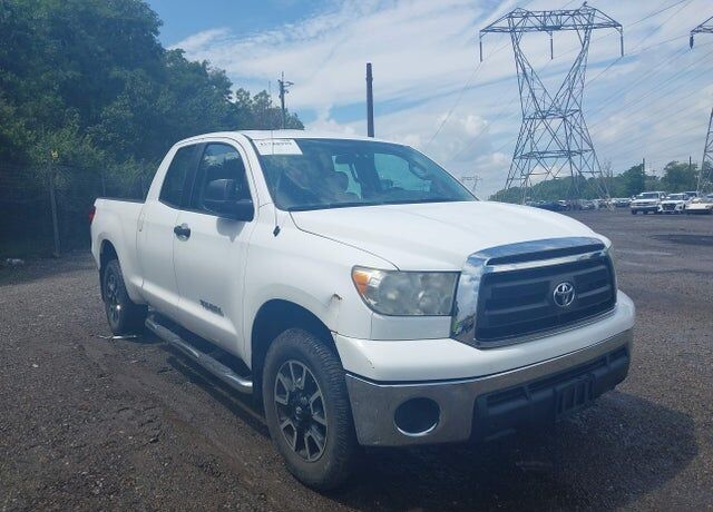 2011 TOYOTA Tundra
