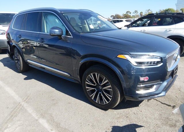 2022 VOLVO XC90