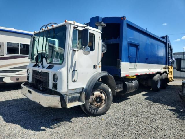 2010 MACK MRU
