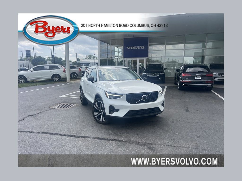 2024 VOLVO XC40