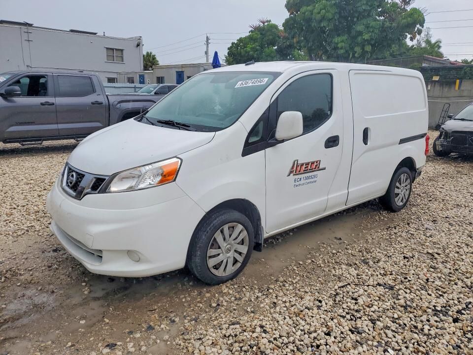 2014 NISSAN NV200