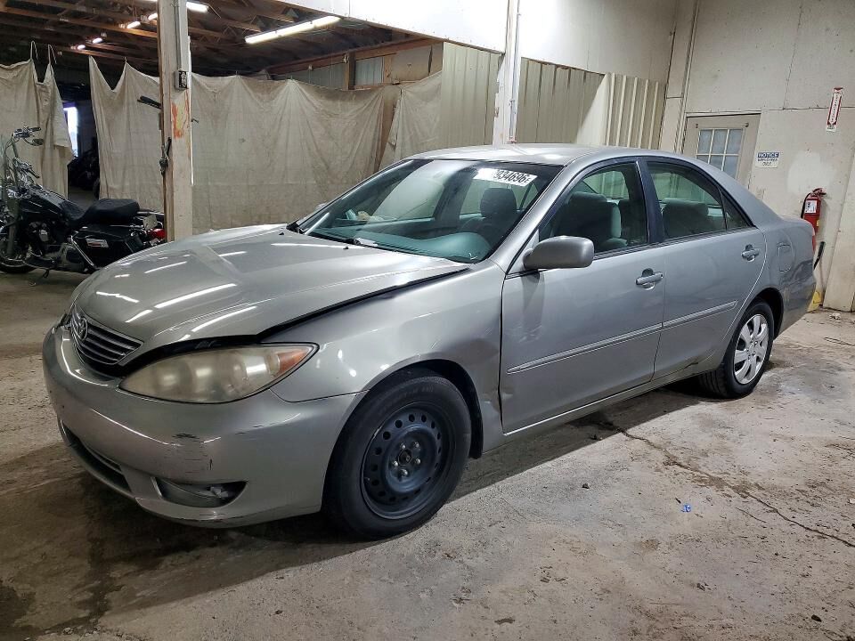 2005 TOYOTA Camry