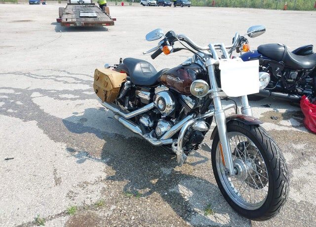 2011 HARLEY DAVIDSON Dyna Super Glide Custom