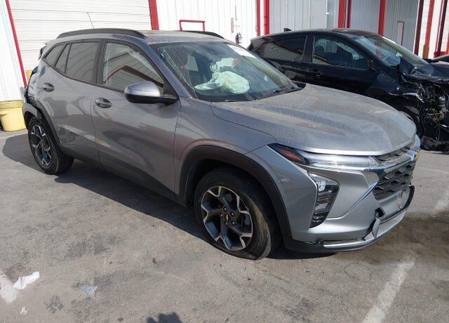 2025 CHEVROLET Trax