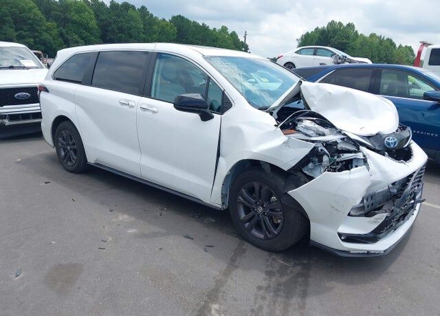 2024 TOYOTA Sienna