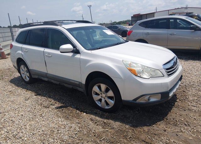 2010 SUBARU Outback