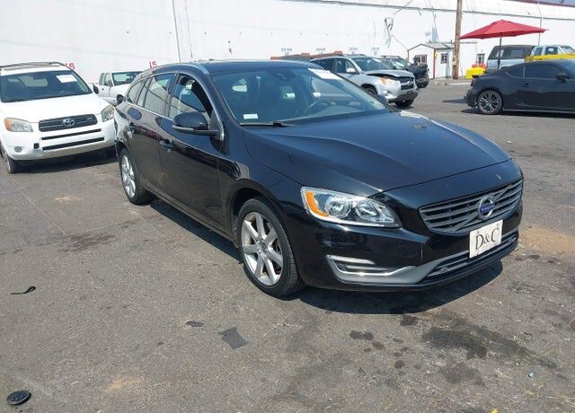 2017 VOLVO V60