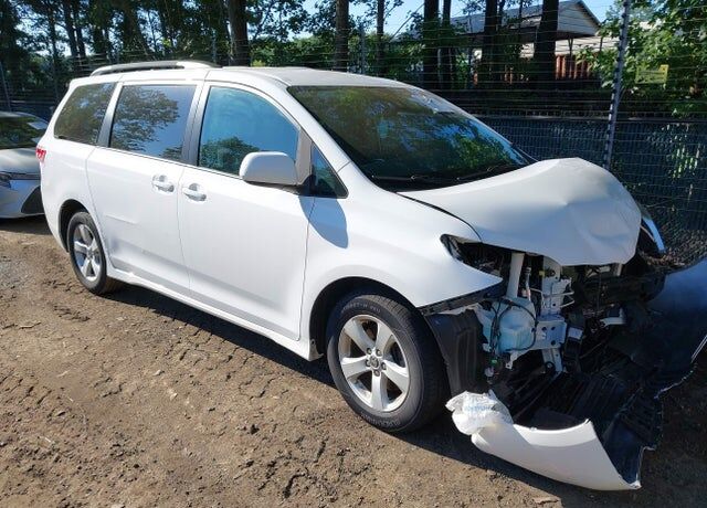 2020 TOYOTA Sienna
