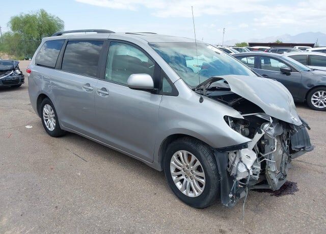 2013 TOYOTA Sienna