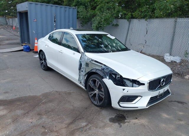 2022 VOLVO S60