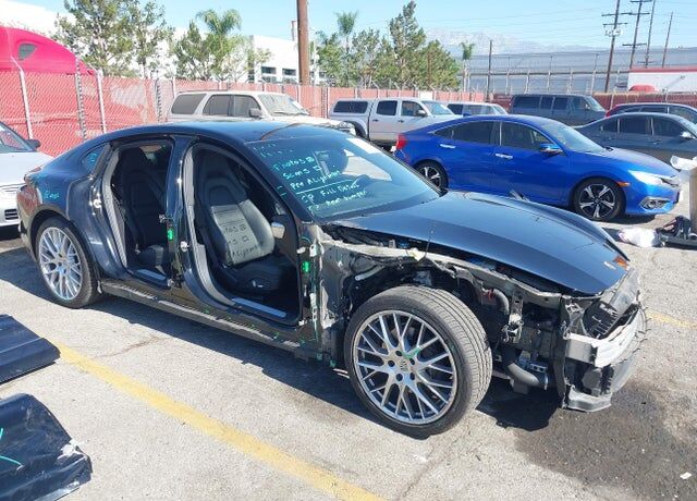 2018 PORSCHE Panamera