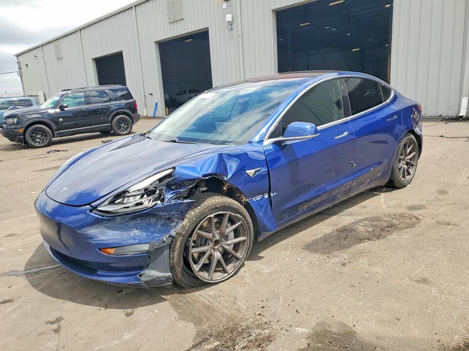 2018 TESLA Model 3