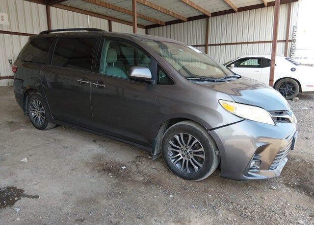 2018 TOYOTA Sienna