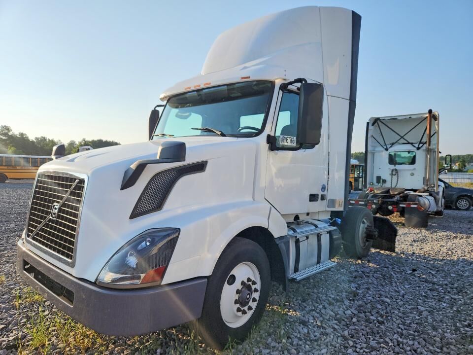 2017 VOLVO TRUCK VNL